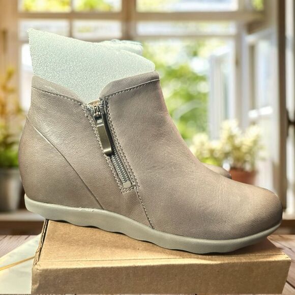 🆕🔥 DANSKO Leather Miki Zippered Boot Bootie TAUPE BURNSIHED Size 39 - Picture 13 of 14